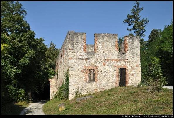 Fotografie – Kloster St. Anna in der Wüste – Leopold-Kapelle Ruine / hrady-zriceniny.cz