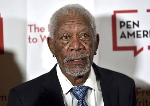 Morgan Freeman obviněn ze sexuálního obtěžování! Zvedal holkám sukně a hledal kalhotky