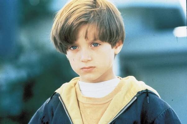 Elijah Wood ve filmu Radio Flyer v roce 1999