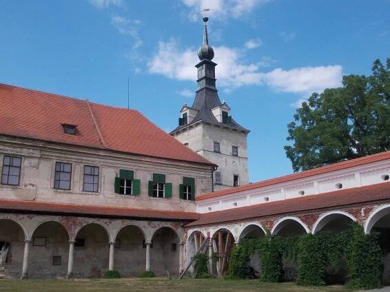 Uherčice - Štátny zámok - Zámek