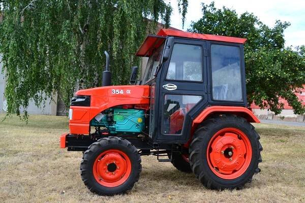 Traktor Zethos HT 354 s kabinou
