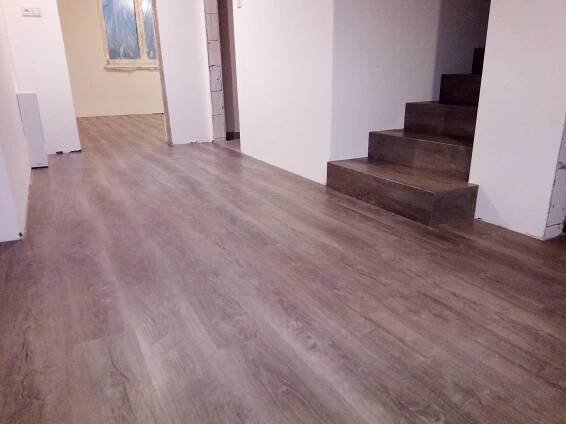 RD Štěnovice - lepený vinyl a schody 150m2 - Vinylové podlahy | Petr Kopelent - PODLAHY - Plzeň