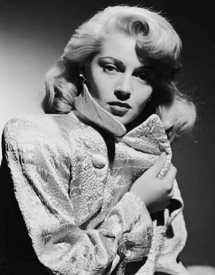 File:Lana Turner 1943.png - Wikimedia Commons