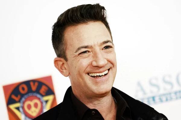 16-captivating-facts-about-david-faustino