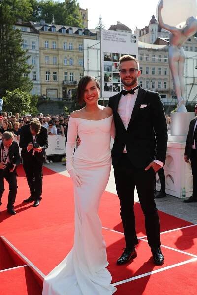 Nejkrásnější šaty z Varů: Na červeném koberci zářila Daniela Peštová, Jana Plodková i Anna Geislerová