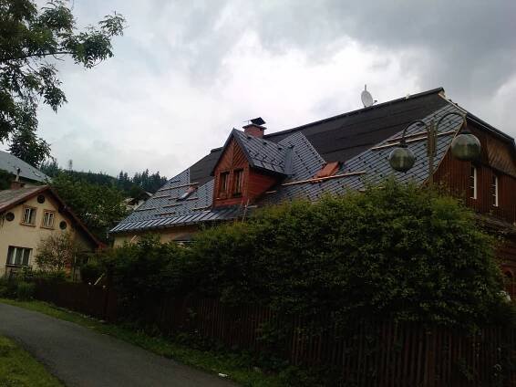 pokládka šablon Prefa na horách - Klips.cz