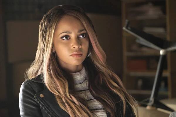 'Riverdale' Star Vanessa Morgan on Choni & Bisexual Representation