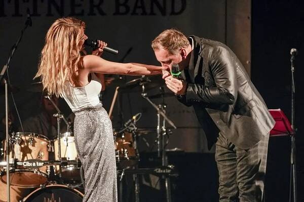 Zamilovaní jako dva puberťáci. Šárka Vaňková a Petr Vondráček si vyznali lásku před zraky všech