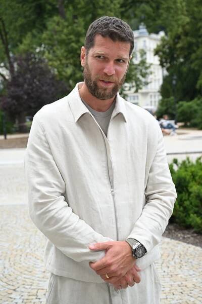 FOTO: Majk Spirit zářil v krémovém outfitu. – stránka 8