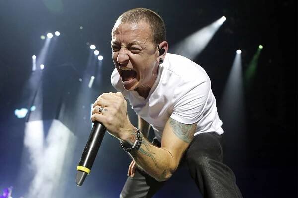 Chester Bennington of Linkin Park performs at 02 Arena 