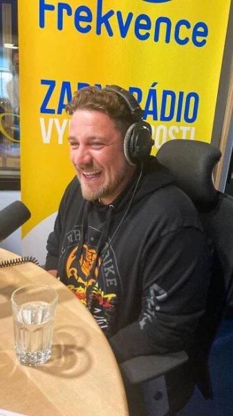 Michal Holán: Dobrému českému dabingu se pořád daří. Když je špatný, je to blbý | Host Frekvence 1