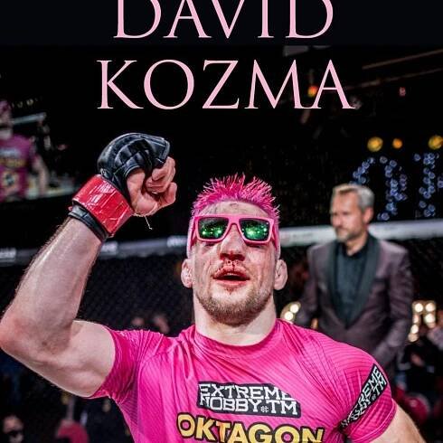 Zápasník Kozma pokřtil svou knihu RŮŽOVÝ PANTER