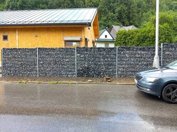Realizace – 2D plotové panely a gabionová stěna