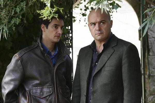 Komisař Montalbano - Tři karty ve hře - Z filmu - Peppino Mazzotta, Luca Zingaretti