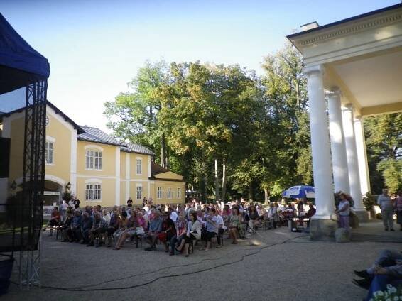 Nový zámek Kostelec nad Orlicí - koncerty a jiné hudební akce