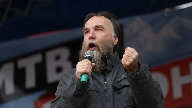 Alexandr Dugin je označovaný za Putinův mozek. Jeho myšlenky udávají Rusku směr ve světě