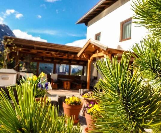 Terrasse vom Apart Berghof Steinbock im Pitztal
