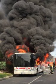 V Kladně shořel autobus městské dopravy, nikdo nebyl zraněn | POŽÁRY.cz - ohnisko žhavých zpráv | hasiči aktuálně