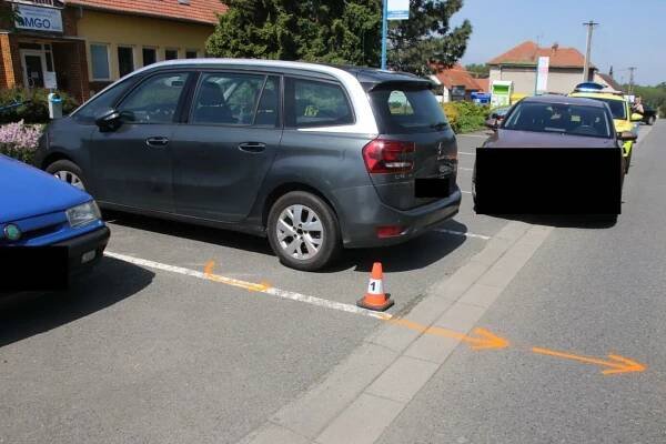 Dvě srážky vozidel s dětmi během víkendu. Dívky vběhly přímo pod auto - ZLIN.CZ