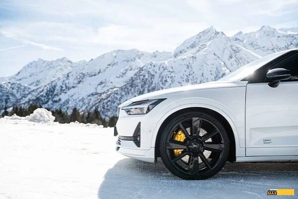 Pirelli a BMW uvedly na trh pneumatiky P Zero Winter 2. – Motor-Max.cz
