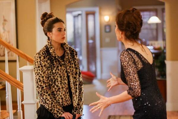 The Neighbors - Dream Weavers - Z filmu - Clara Mamet, Jami Gertz