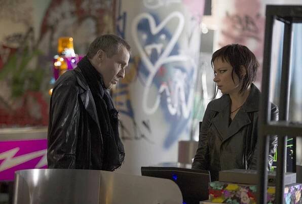 Michael-Wincott-Adrian-Cross-Mary-Lynn-Rajskub-Chloe-24-Live-Another-Day-Episode-5-0647dc1cf64051fc915ea6ebc17f2190.jpg