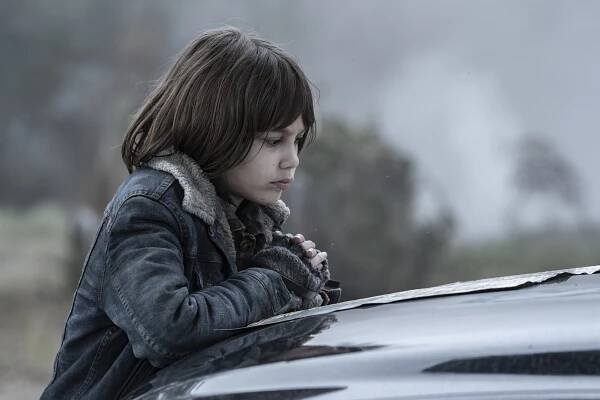 Živí mrtví: Počátek konce - Keeping Her Alive - Z filmu