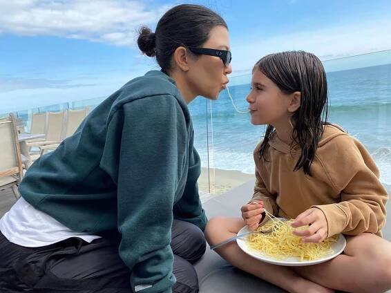 Celebrity Mother-Daughter Look Alikes With Twinning Style: Pics