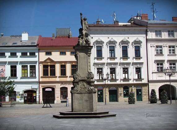 Morový sloup na náměstí Svobody ve Frýdku - Místku