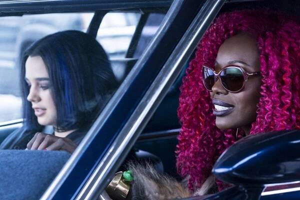 Titans - Počátky - Z filmu - Teagan Croft, Anna Diop
