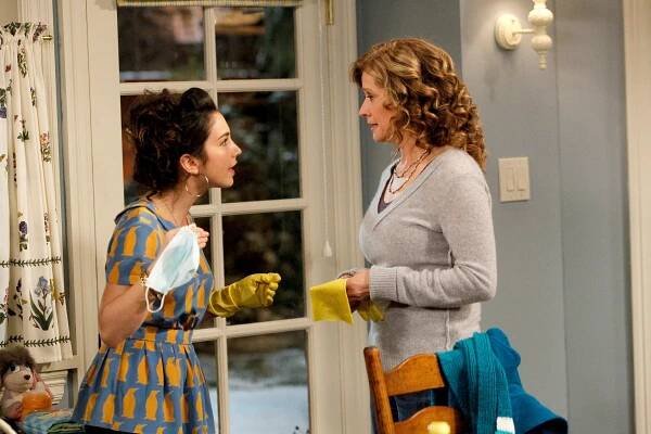 Poslední chlap - Vezmi svou dceru do práce - Z filmu - Molly Ephraim, Nancy Travis