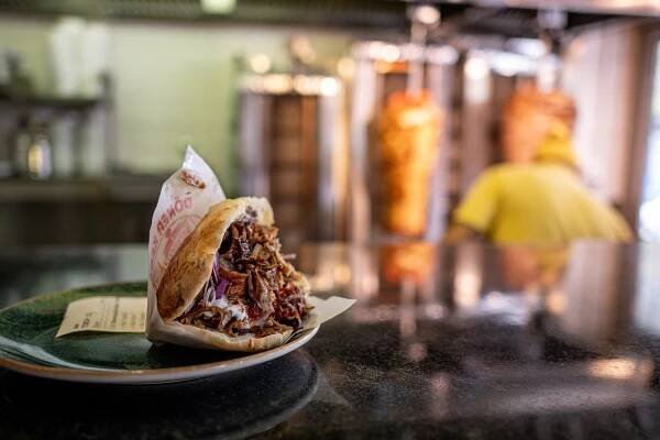 Špatná tráva. Turci si proti Čechům nevěří. Kebab spláchnete i plzeňským pivem