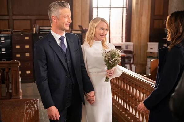 Peter Scanavino as A.D.A Sonny Carisi, Kelli Giddish as Detective Amanda Rollins in Law & Order: Special Victims Unit