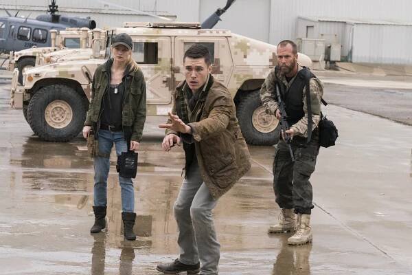 Živí mrtví: Počátek konce - Oko pozorovatele - Z filmu - Lindsay Pulsipher, Sam Underwood