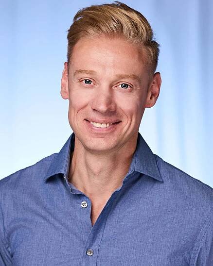 simple actor headshots los angeles for men