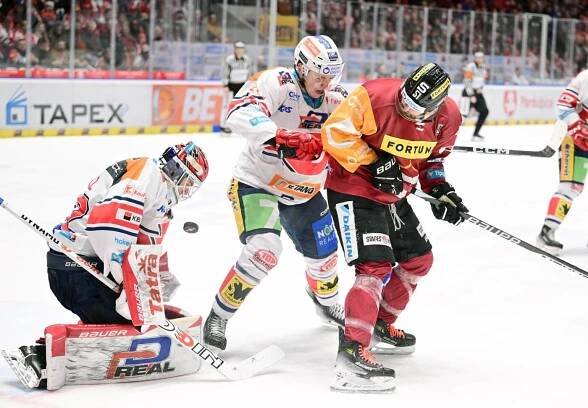 Kde sledovat hokej online: Pardubice vs. Sparta dnes živě