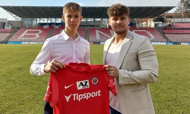 Daniel Švancara podepsal svou první profesionální smlouvu!