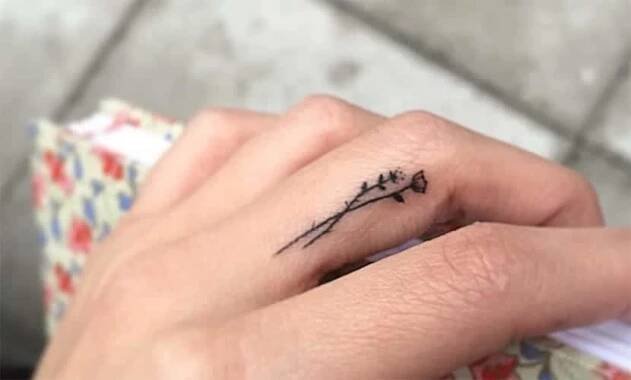 Tatuajes delicados para los dedos de las manos