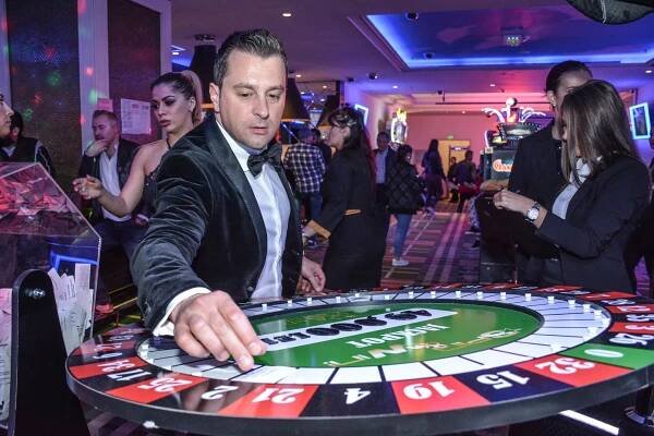 Spin and Win Loterry - Grand Casino