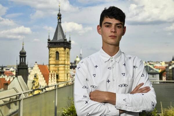Postavu ‚šarlatána‘ Jana Mikoláška jsme s tátou řešili v kuchyni, říká herec Josef Trojan