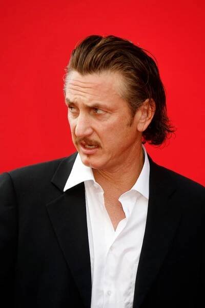 Sean Penn (64) s přítelkyní (30): Láska jim kvete!