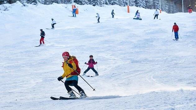 Tipy na víkend: Lyžování na Ještědu, ples nebo adventní prohlídky Zoo Liberec