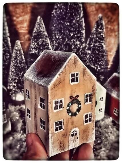 Pin by IVETE FERRAZ on a casinhas de madeira | Christmas wood crafts, Christmas craft fair, Christmas wood