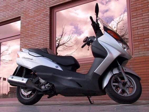Suzuki AN 150 Burgman | Katalog motocyklů a motokatalog na Motorkáři.cz