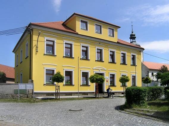 Soubor:Olbramovice, elementary school.jpg – Wikipedie