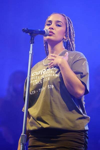 Photo Gallery: Jorja Smith at Montreal’s Osheaga on August 1, 2025 - That Eric Alper