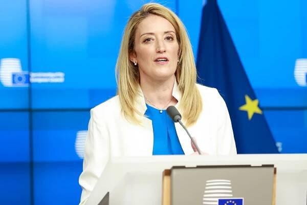 Předsedkyně Parlamentu Roberta Metsolová: Musíme stát v čele úsilí o ochranu těch, kteří utíkají před válkou