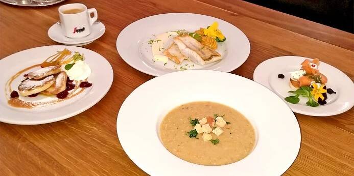 500 až 2000 Kč na cokoliv v restauraci Galerie Třeboň: rybí speciality, české dobroty i nápoje