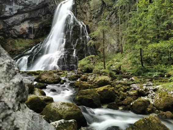 GOLLINGER WASSERFALL 1260 Liter fallen 100 Meter tief!