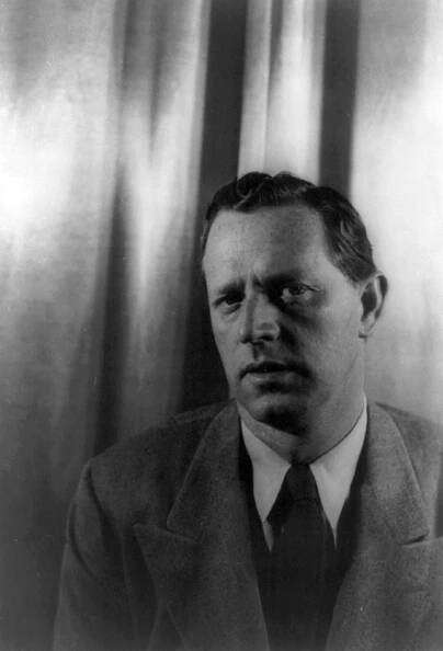 Soubor:Erskine Caldwell 1938 (photo by Carl van Vechten).jpg – Wikipedie
